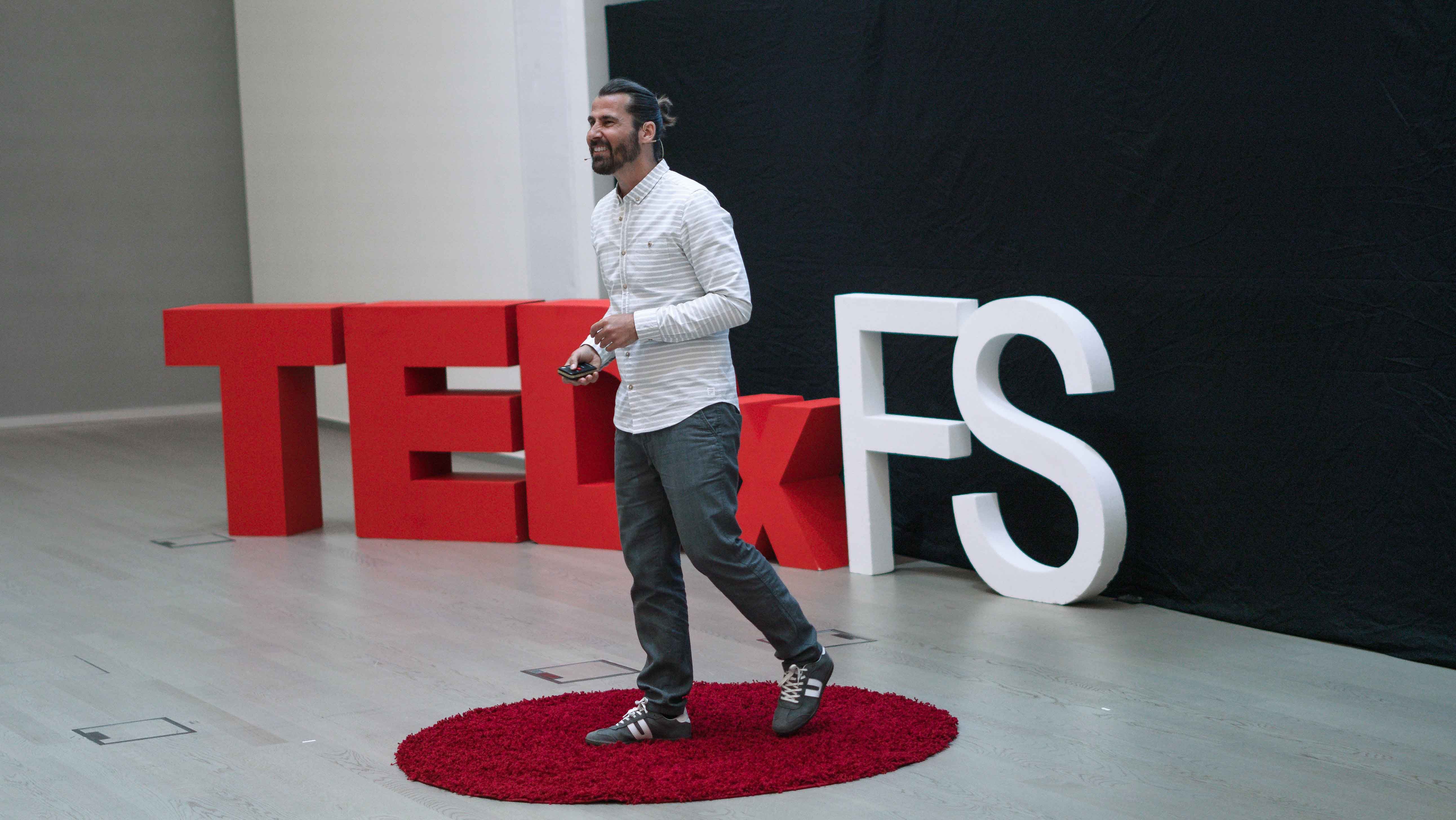 Bei TEDx Alexander Metzler: "Healthy biohacks for the digital age"